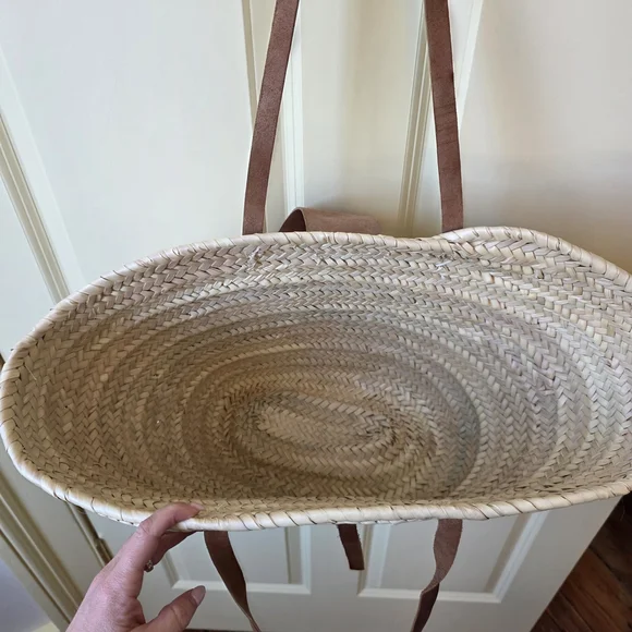 Elegant Tan Woven Tote Bag - Picture 2 of 3